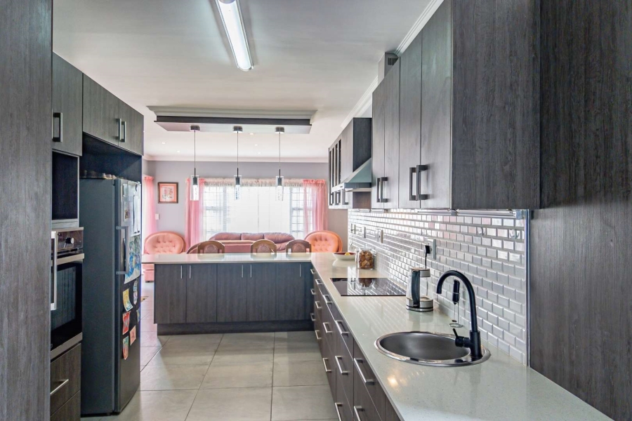 2 Bedroom Property for Sale in Heiderand Western Cape